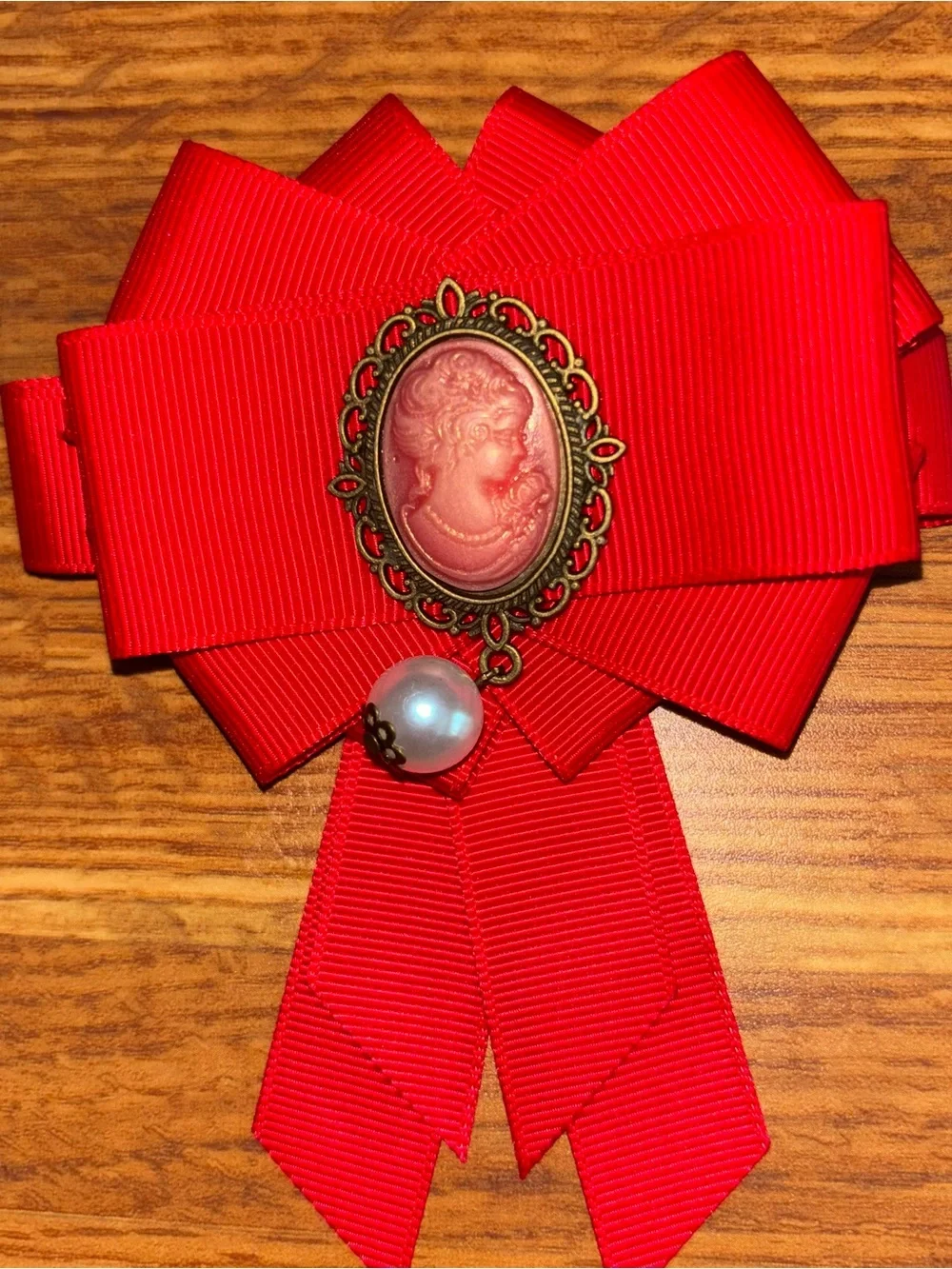 Vintage Victorian-Inspired Elegant Red Ribbon Brooch with Cameo and Pearl Accent - Picture 4 of 10
